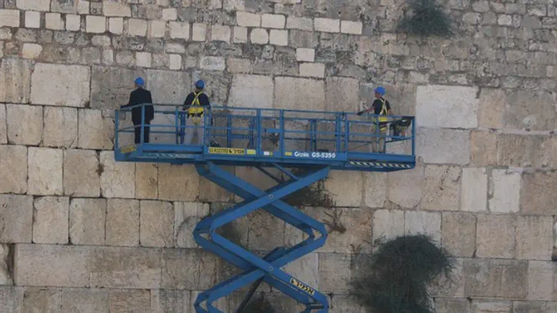 Cleaning the Western Wall
