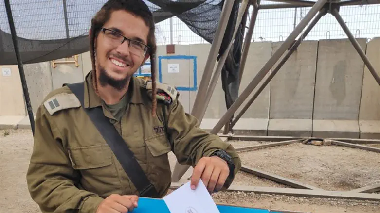 IDF officer casts vote