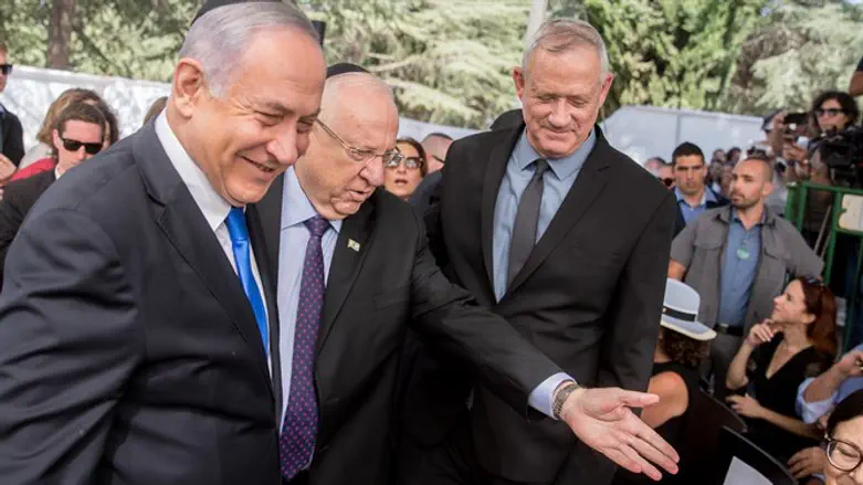 PM Netanyahu (L) with Pres. Rivlin (C) and MK Gantz (R)