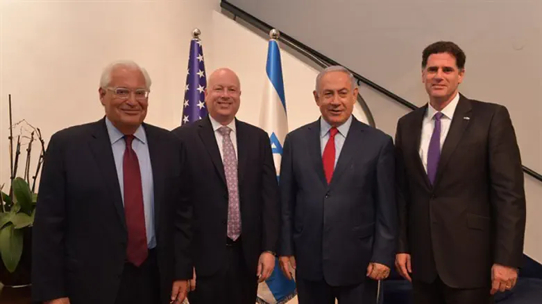 Слева - направо: Фридман, Гринблатт, Нетаньяху и Дермер