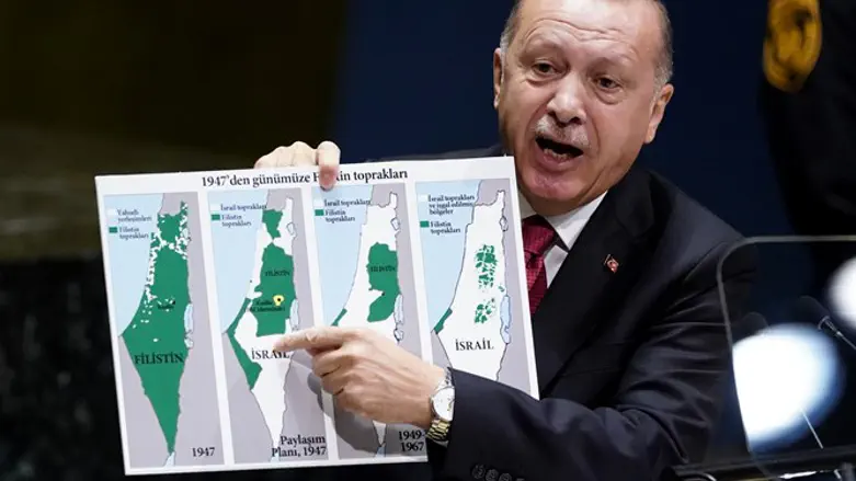 Erdoğan holds up map as he addresses 74th session of United Nations