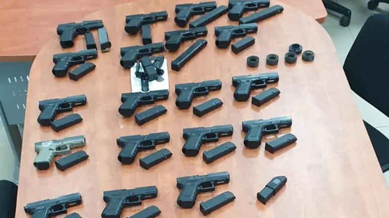 Часть пистолеитов, переправляемых контрабандой в Израиль