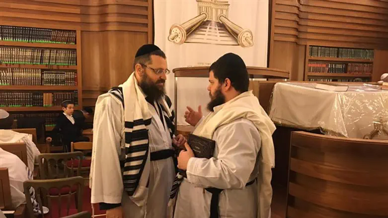 Rabbi Teichtal speaks with worshiper after Ne'ila prayer