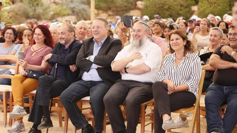  Hundreds celebrate and commemorate Aliyah Day