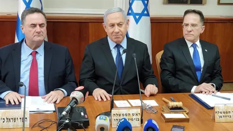 Биньямин Нетаньяху на заседании правительства