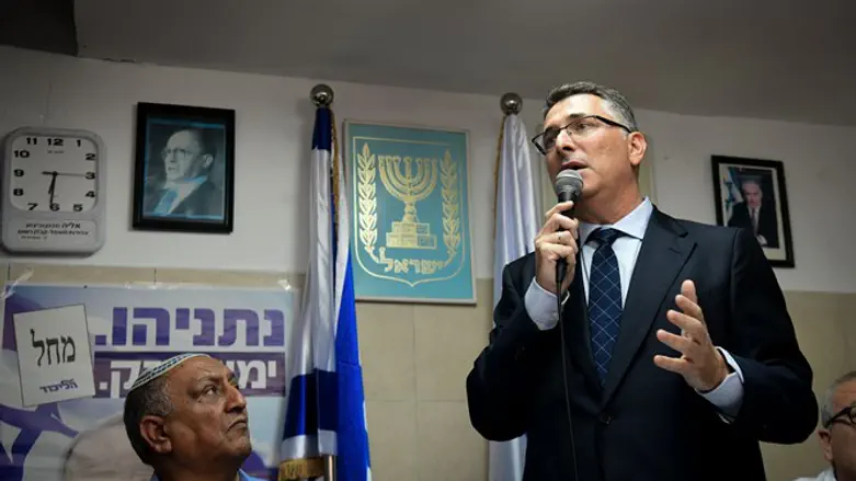 Gideon Sa'ar at Likud branch in Hod HaSharon