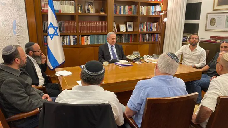 Netanyahu with Yesha Council leaders (archive)