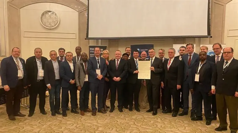 Gideon Sa'ar with pro-Israel lawmakers
