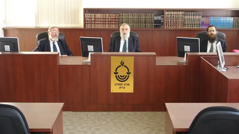 Eretz Hemda Gazit Rabbinical Court