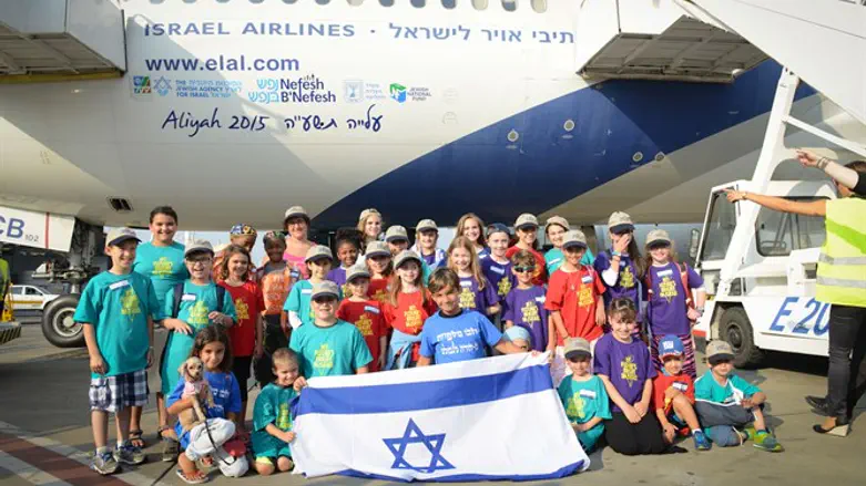 New olim arrive in Israel