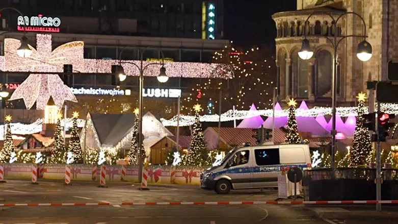 Police evacuate Christmas market in Berlin