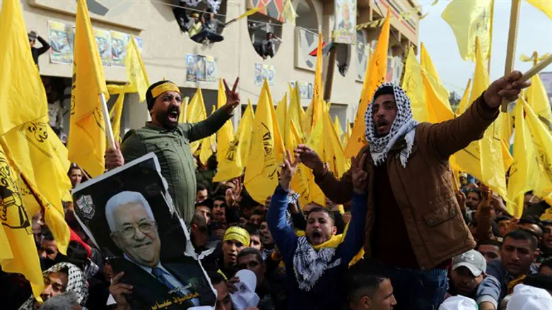 Rally marking 55th anniversary of Fatah's founding in Gaza City