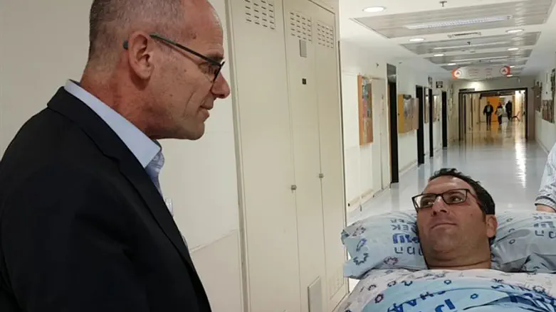 Efraim Rimmel with hospital head Prof. Marin