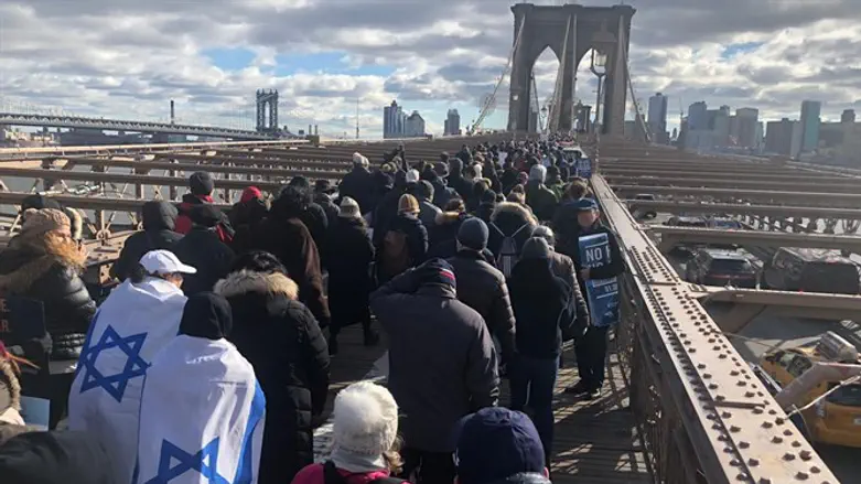 Thousands rally in New York against anti-Semitism