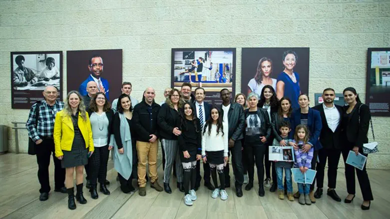 Jewish Agency photo exhibition at Ben Gurion