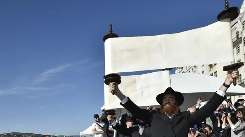 Torah scrolls at unveiling of new synagogues