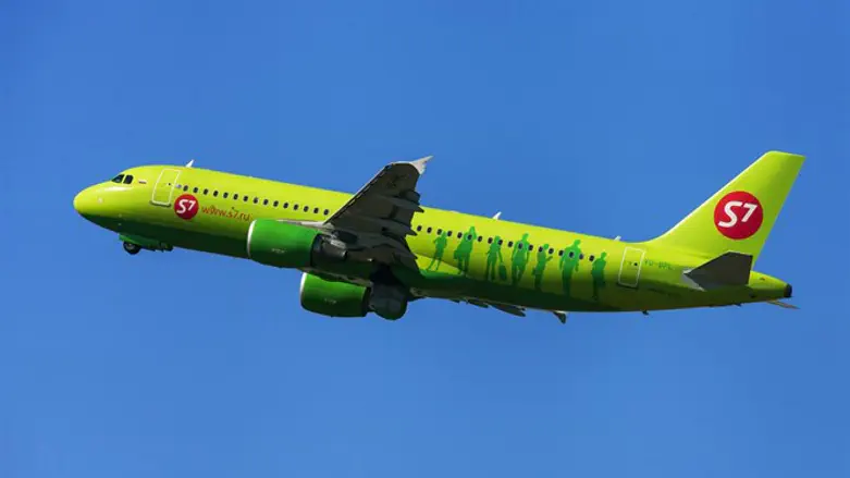 An S7 Siberia Airlines Airbus A320