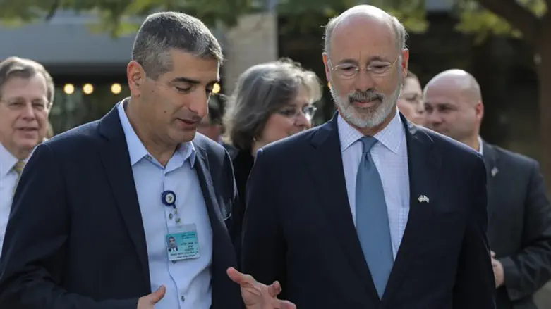 Prof. Kreiss (left) and Gov. Wolf at ARC