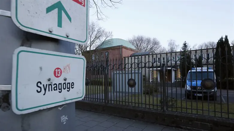 Police guard synagogue in Germany (archive)