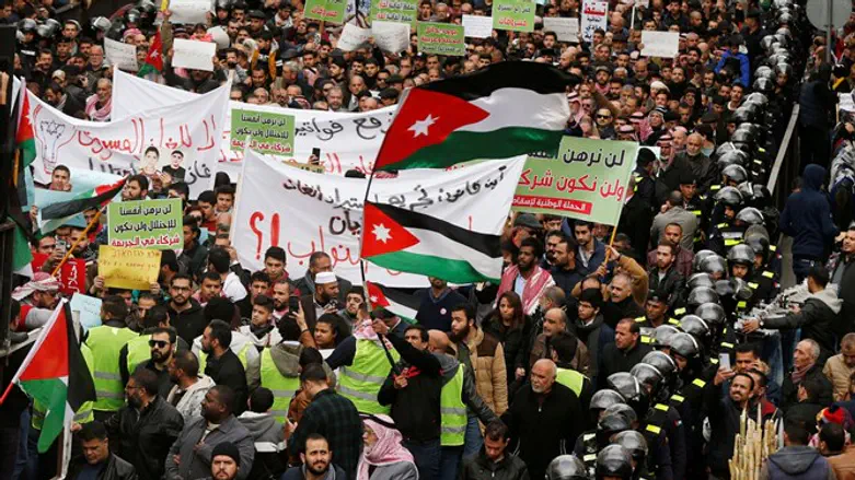 Jordanians protest against agreement to import natural gas from Israel