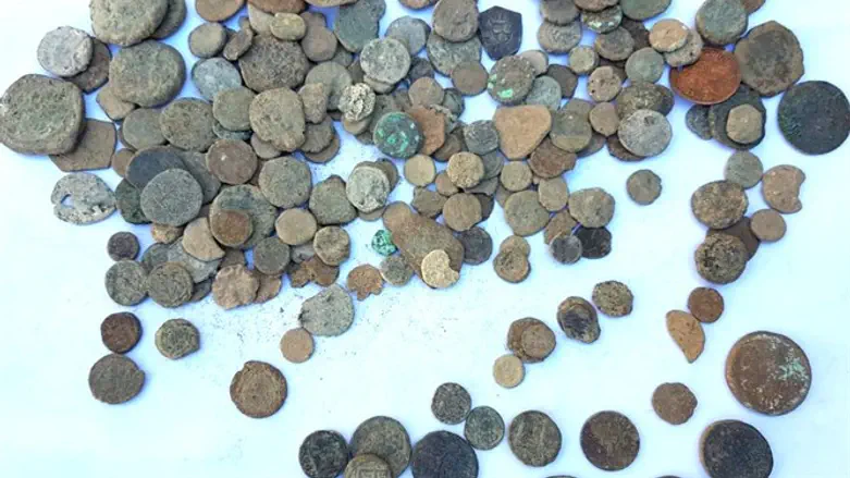 חלק מהמטבעות העתיקים שנתפסו