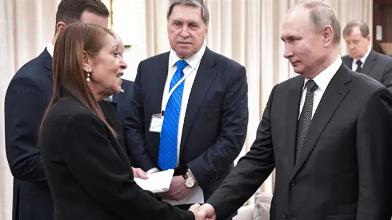 Naama's mother, Yaffa Issachar, meets with Putin