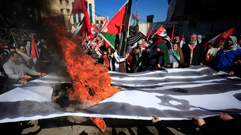 Protesters burn US, Israeli flags outside of US embassy in Lebanon February 2020
