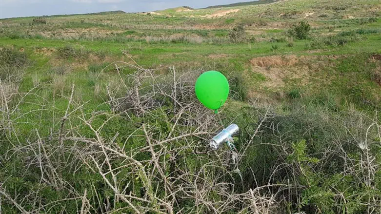 Воздушный шар со взрывчаткой