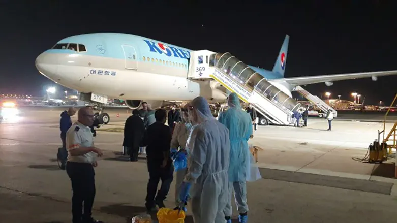 המטוס שנוסעיו הדרום-קוריאנים לא הורשו להיכנס לישראל