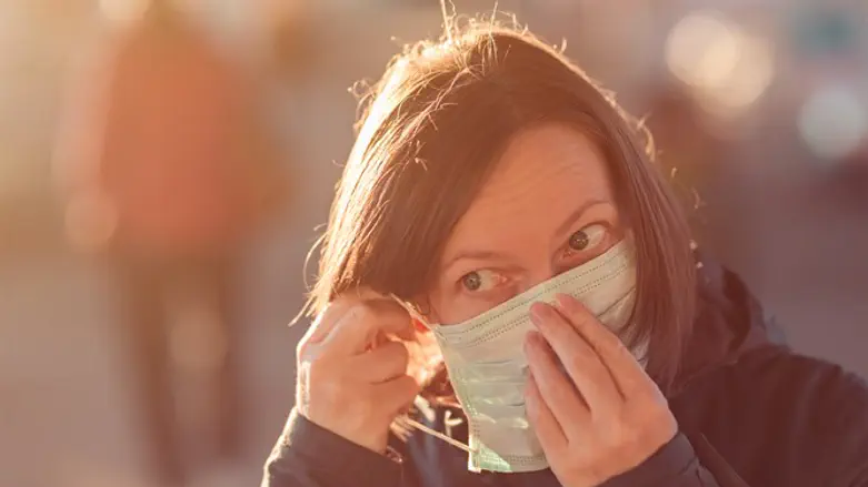 Woman with face mask coronavirus