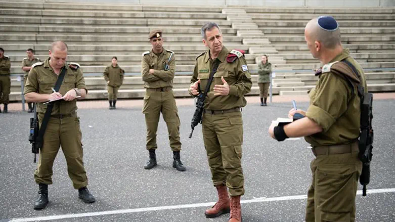 Chief of Staff Aviv Kochavi with soldiers