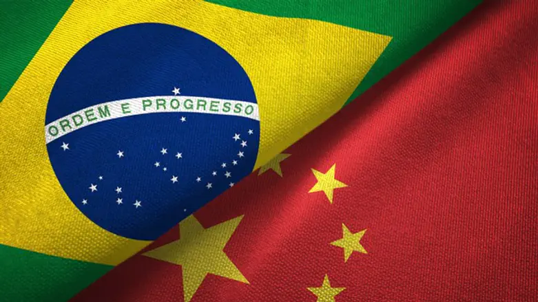 Флаги Бразилии и Китая