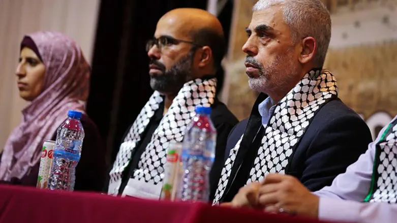 Sinwar at Hamas meeting