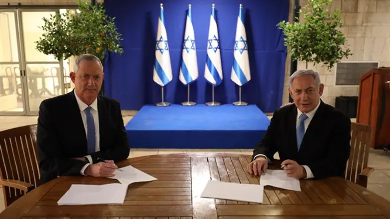 Netanyahu and Gantz sign coalition deal