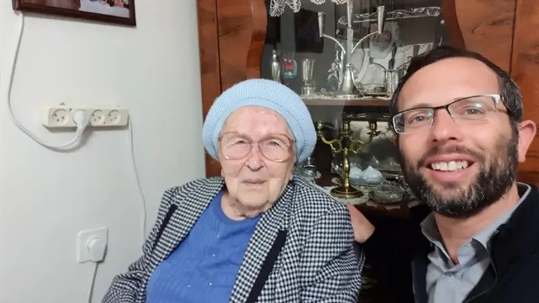 ישראל גנץ וסבתו ניצולת השואה