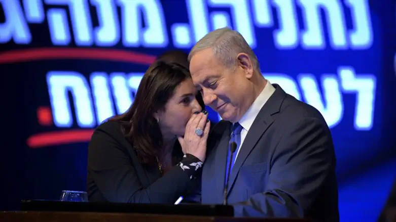 Netanyahu and Regev during election campaign