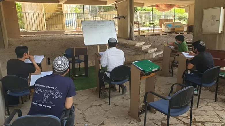 צעירי קהילת בני מנשה בנוף הגליל לא מוותרים על לימוד תורה