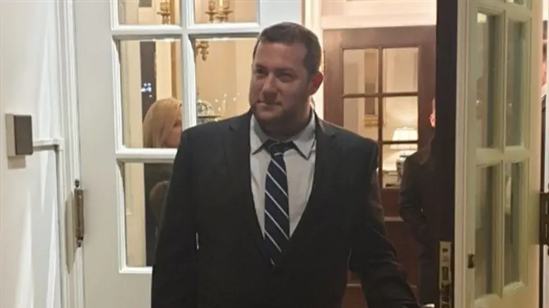 Yossi Dagan at the entrance to the White House