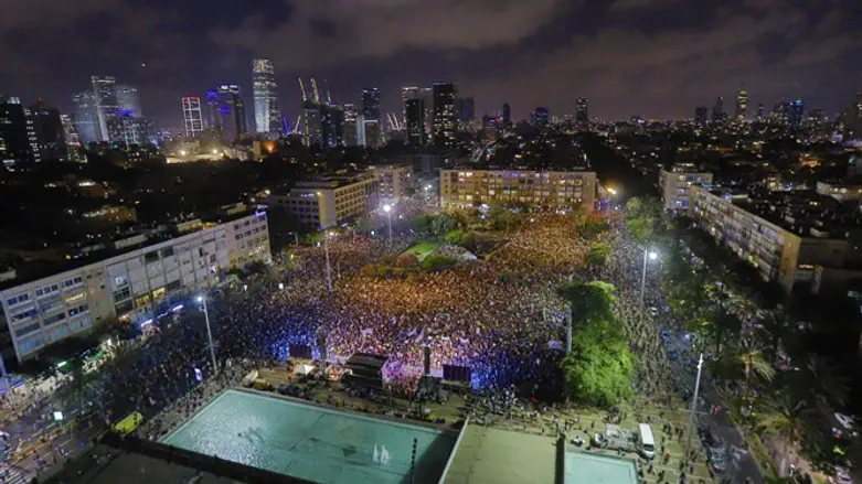 Тысячи демонстрантов в Тель-Авиве