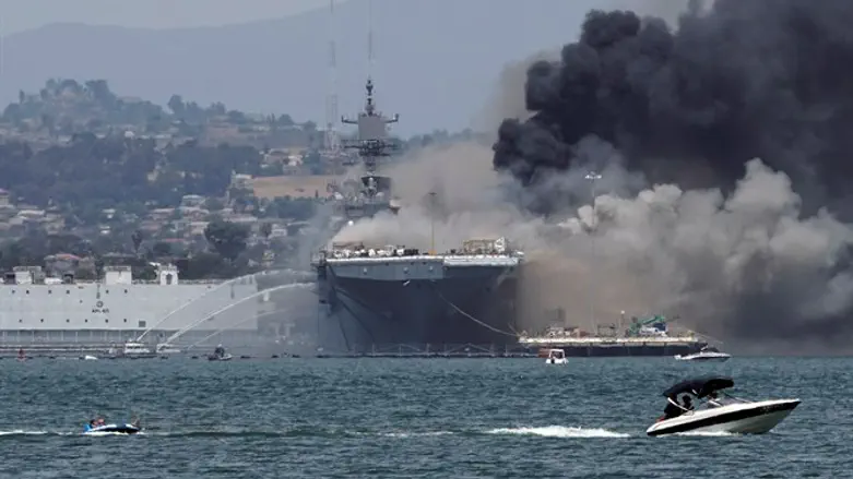 Пожар и взрыв на USS Bonhomme Richard