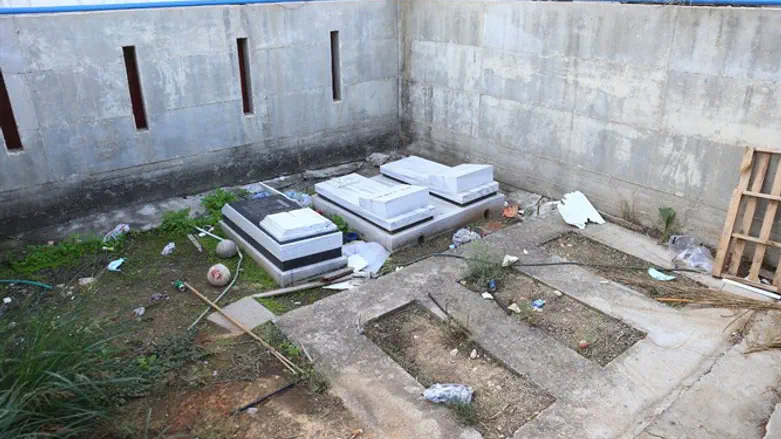 garbage, drugs dumped at Yarhiv cemetery