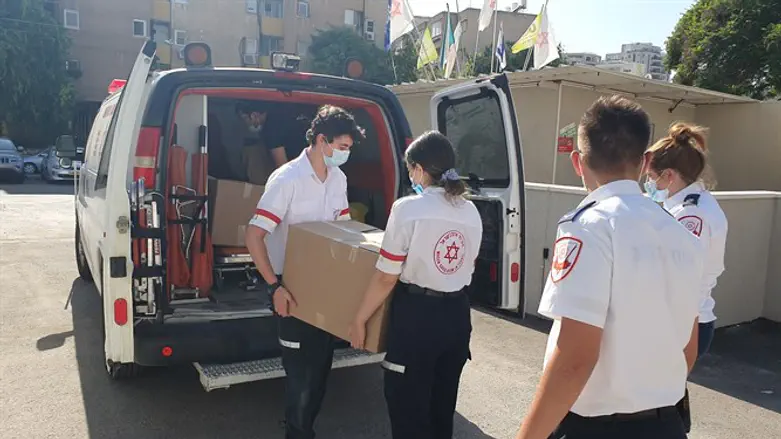 MDA volunteers preparing the special delivery
