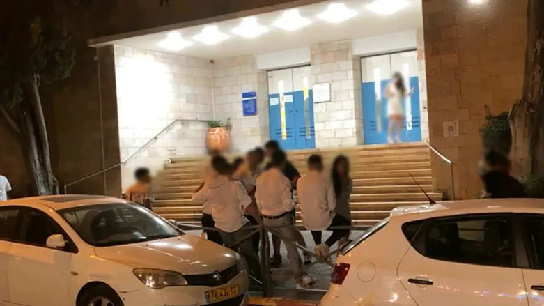 Students outside the Jerusalem school