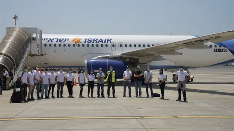 The Israeli delegation before departure