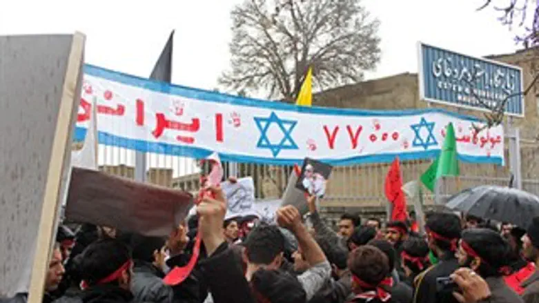 הפגנה באיראן נגד קברי מרדכי ואסתר