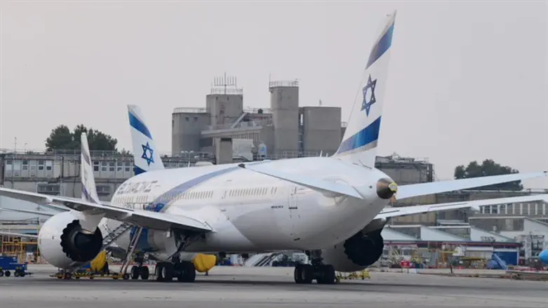 El Al plane at Ben Gurion Airport