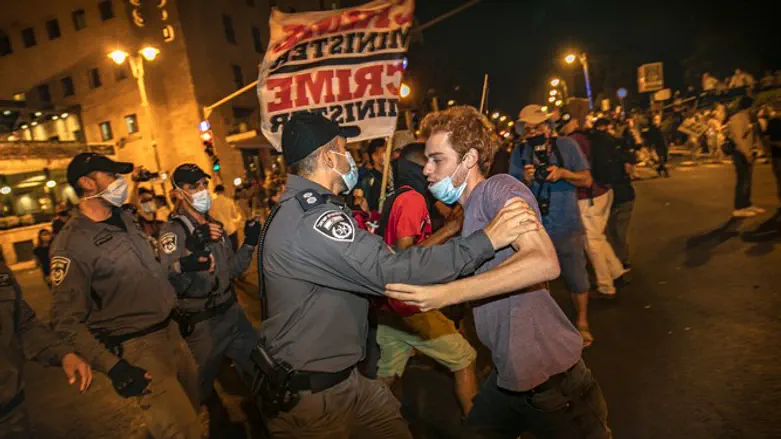 Столкновение демонстрантов в силами полиции в Иерусалиме