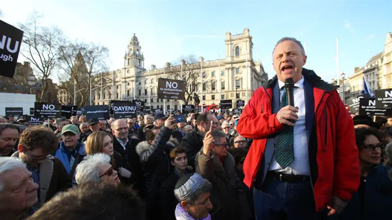 MP John Mann speaks at a protest against anti-Semitism in his Labour Party