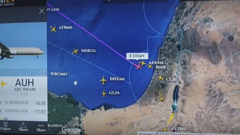 Самолет авиакомпании Etihad Airways заходит в воздушное пространство Израиля