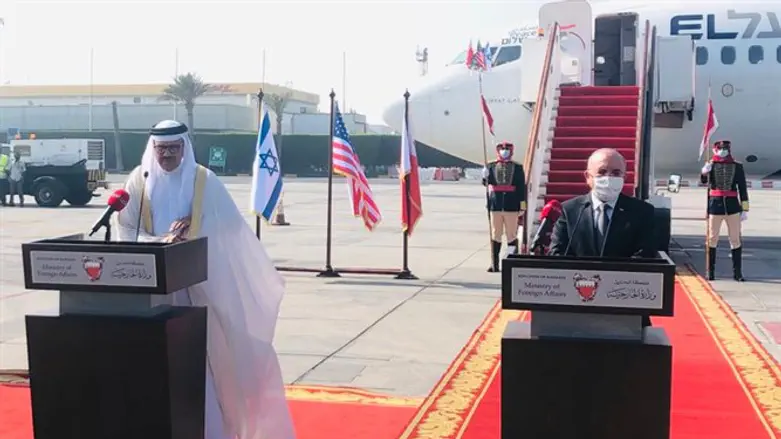 Israeli-US delegation lands in Bahrain